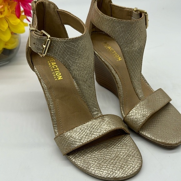 Kenneth Cole Reaction Ava Brave Gold Snakeskin Sandals Size 6 MCS6556H - Picture 1 of 10
